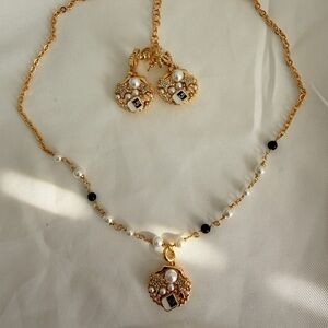 Copper Alloy 18K Gold Plated and Pearl and Enamel Necklace Set